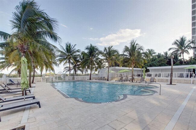 Building Photo - 4925 Collins Ave