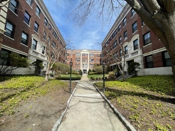 Building Photo - 145 Englewood Ave