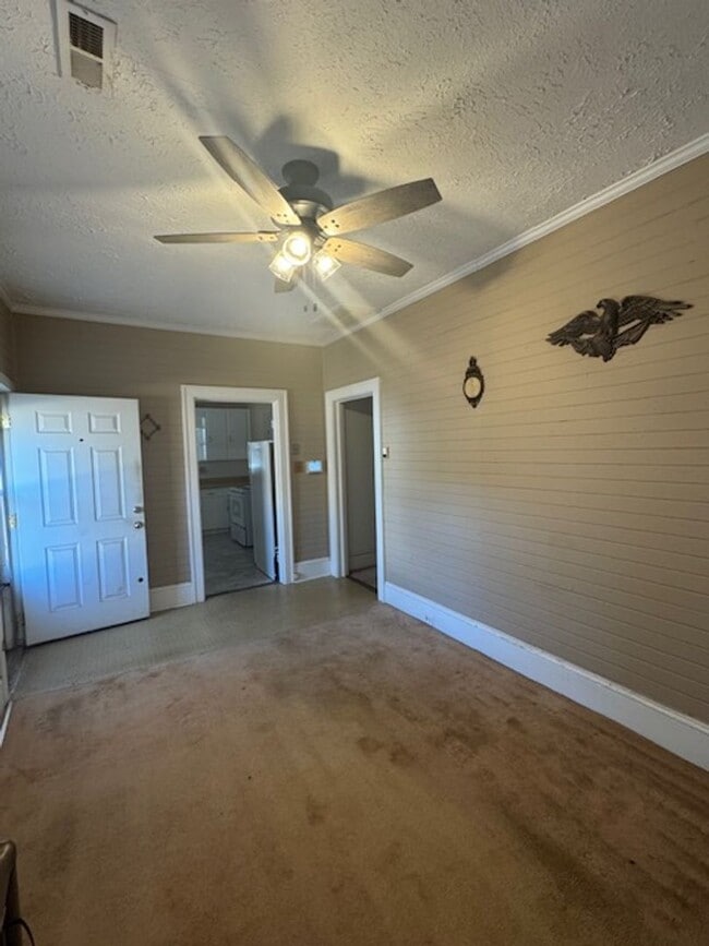 Building Photo - 911 E 4th St