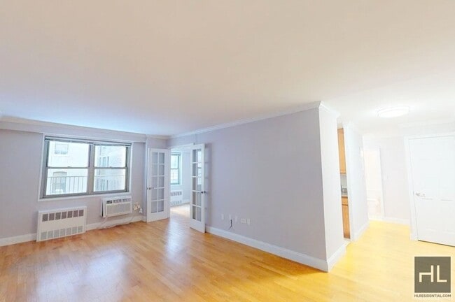 Building Photo - 2 bed flex 1 bathroom / WASHER AND DRYER / balcony / West 97th Street