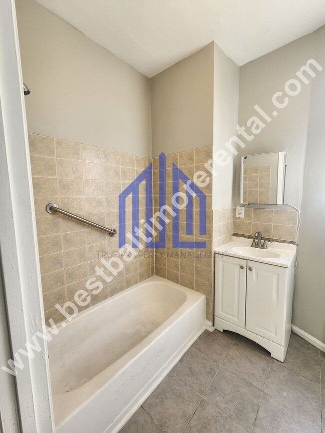 Building Photo - Spacious 8 Bedroom Single Family House in ...