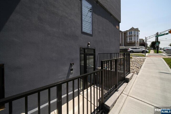 Building Photo - 401 E Central Blvd