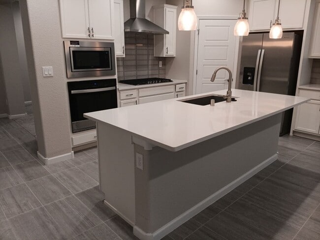 Building Photo - 3 Bedroom, 2 Bathroom Home! Schedule a Showing!
