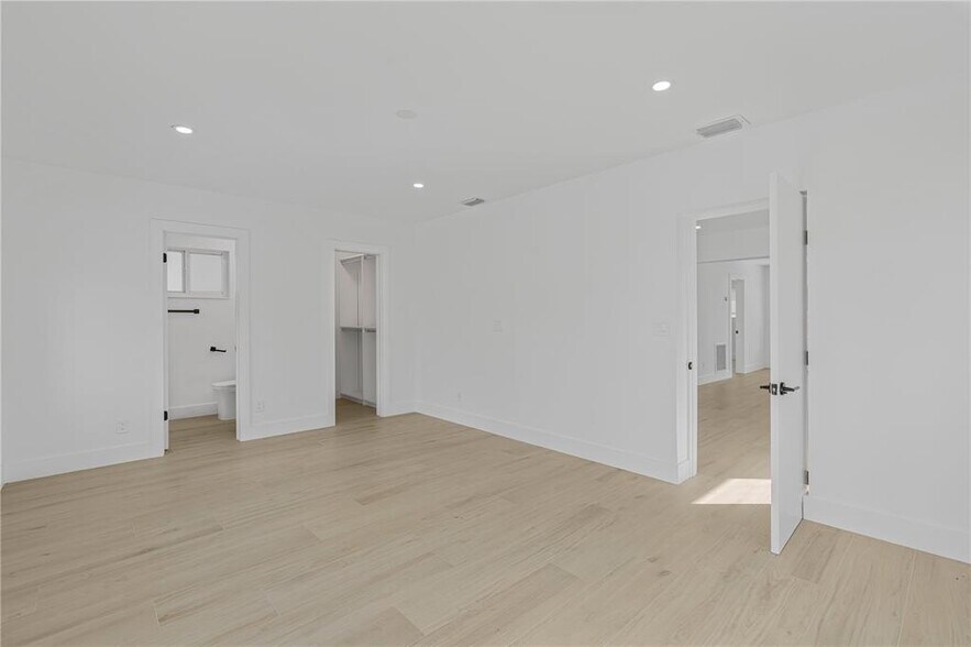 Building Photo - 1116 N 31st Ave