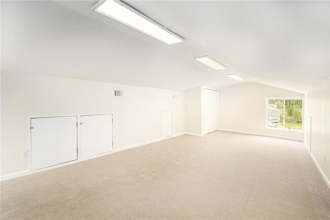 Building Photo - 218 Trickum Hills Ln