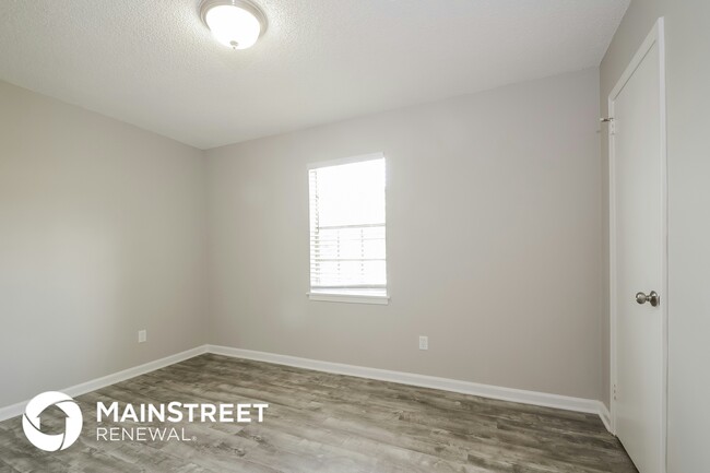 Building Photo - 541 Closhire Ln