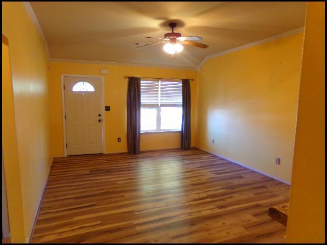 Building Photo - 909 Yarrow Dr