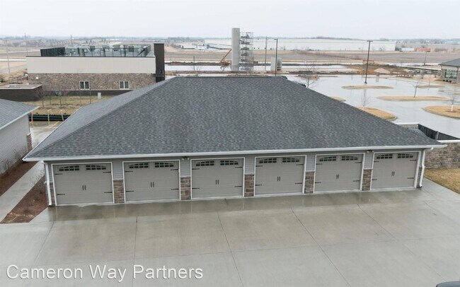 Building Photo - 1620 Lincoln Dr