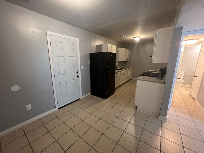 Building Photo - 440 30th Pl