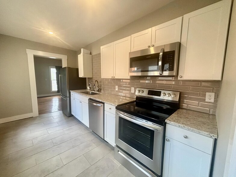 Building Photo - 605 Taylor Ave