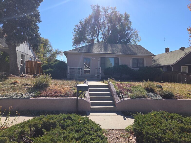 Building Photo - 807 E Yampa St