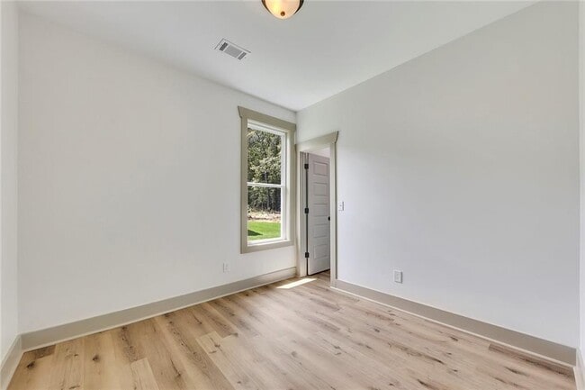 Building Photo - 3 Forsyth St NE