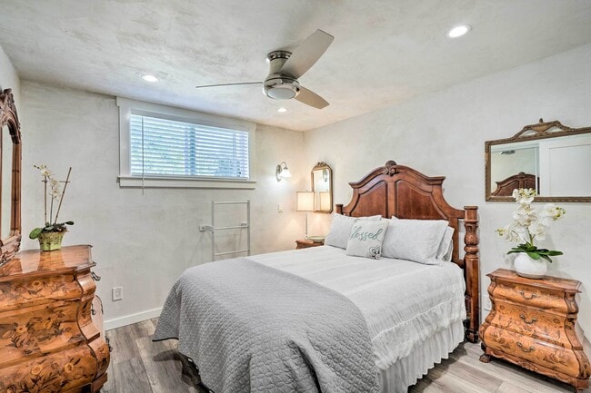 Building Photo - 303 Glenwood Rd