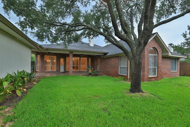 Building Photo - 17222 Leeside Dr