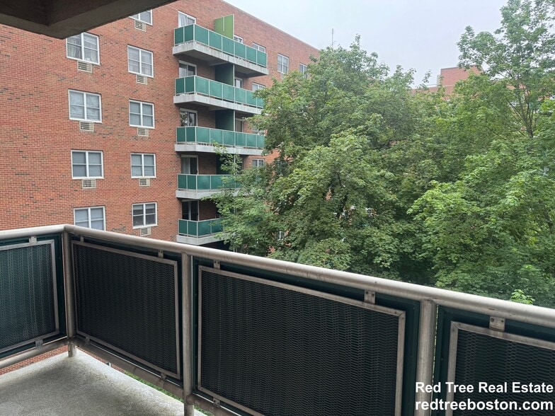 Building Photo - 185 Freeman St