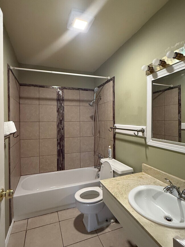 Building Photo - 4839 Castle Stream Dr