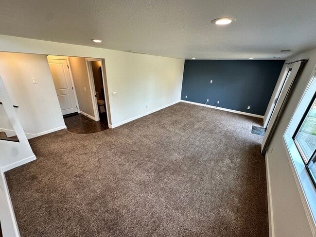 Building Photo - Stunning large 3 bedroom home in West Aubu...