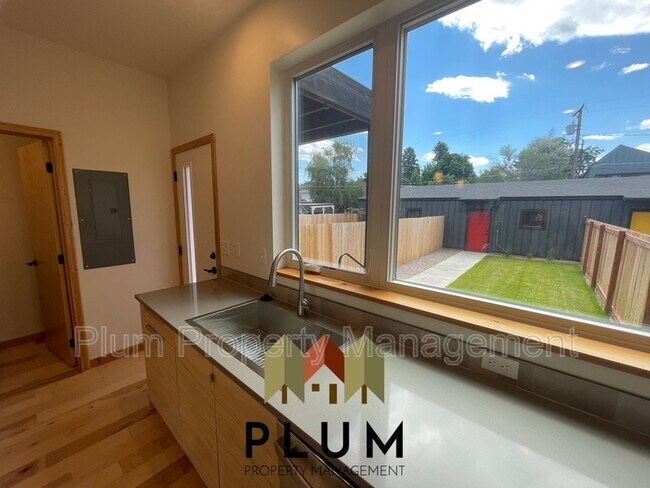 Building Photo - 1855 S 3rd St W