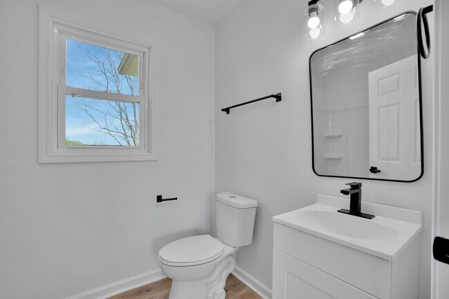 Building Photo - Like New! Fully Renovated 3BR Home | Move-In Ready | Large Lot