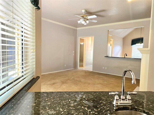 Building Photo - 1823 Chelsea Dr