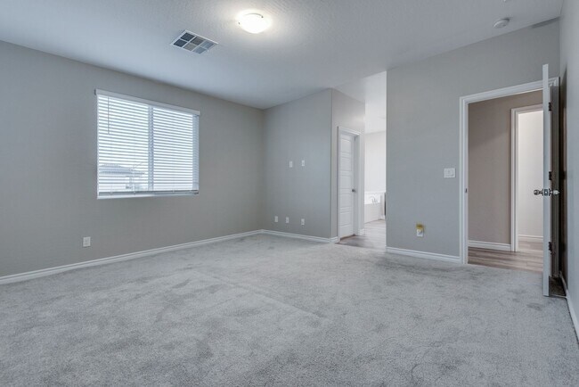 Building Photo - Like new, split-level, 3 bed, 2.5 bath, with bonus room & Strip views in West Las Vegas!