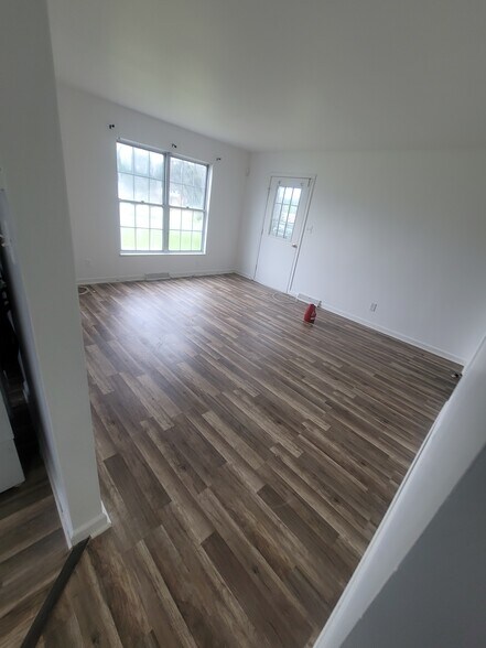 Building Photo - 1819 Meadow Dr