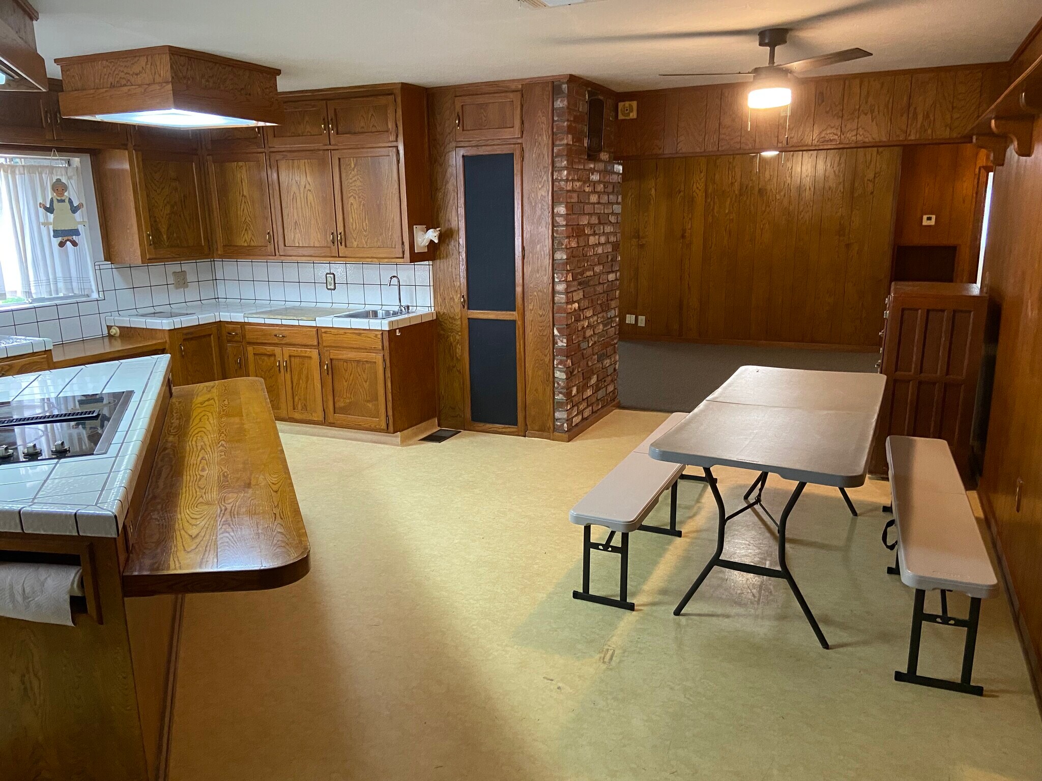 Dining area off of the large kitchen - 825 Mathew St