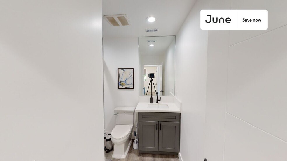 Building Photo - 564312 Auckland Ave