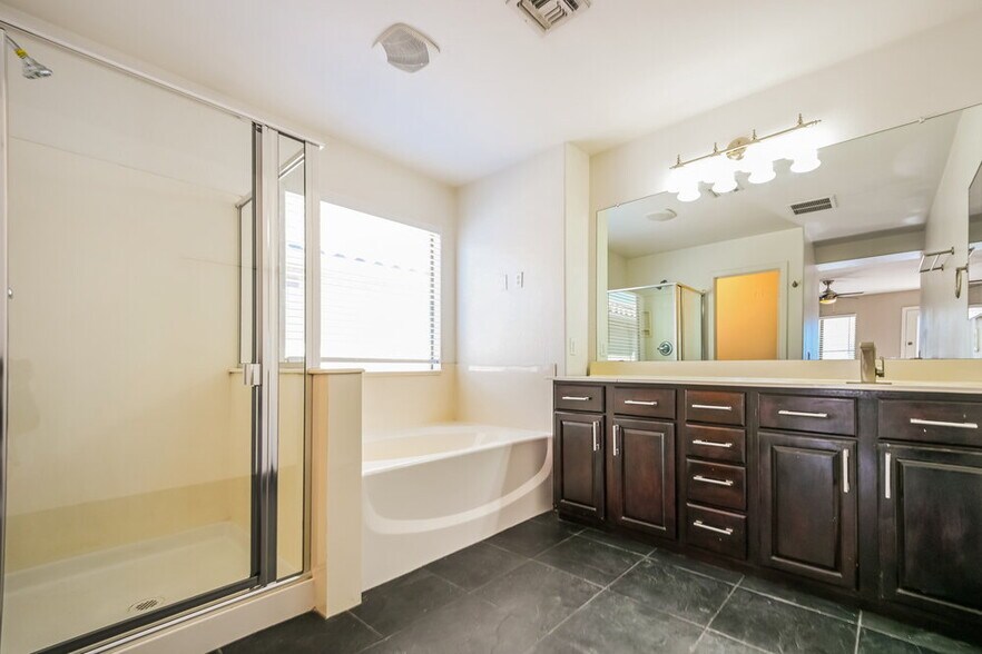 Building Photo - 7032 S 7th Ln