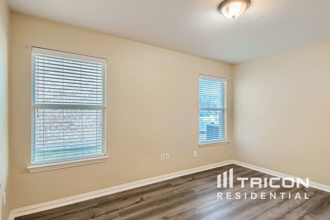 Building Photo - 7814 Longbow Ln