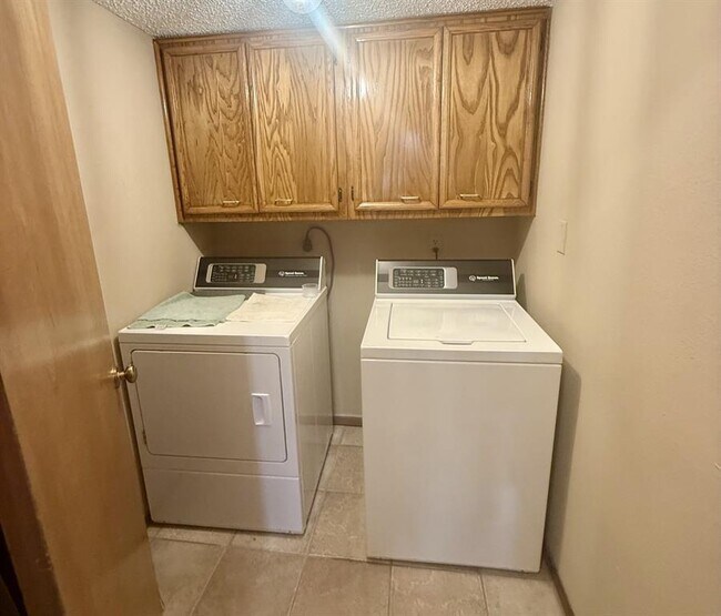 Building Photo - 6500 Robbie Creek Cove