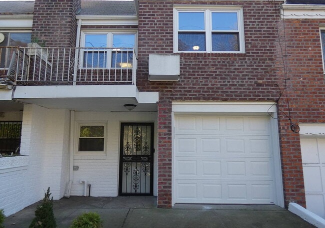 Building Photo - "Spacious 3-Bedroom Gem with Granite Accen...