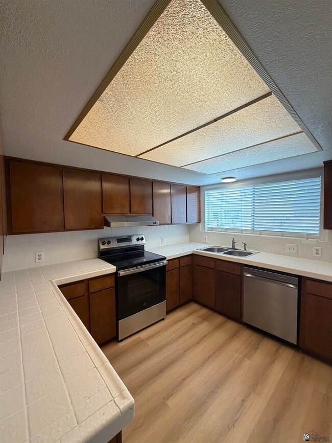 Building Photo - 2490 W Yowell Ct