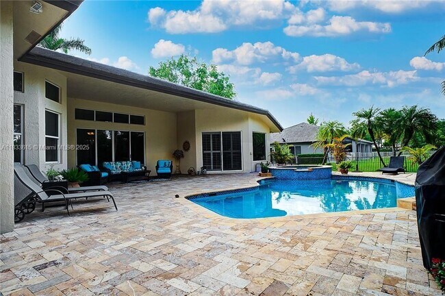 Building Photo - 6807 NW 66th Way