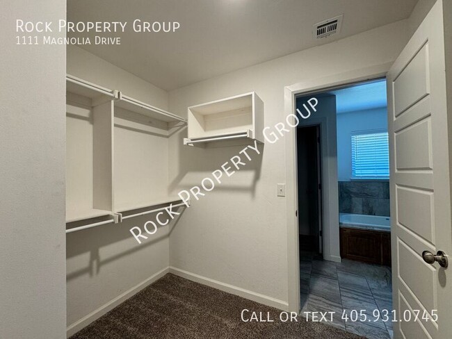 Building Photo - 1111 Magnolia Dr