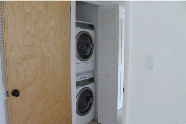 washer dryer in unit - 1960 SW 27th Ave