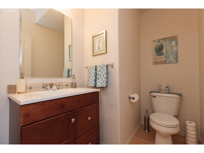 Main Level Half Bath - 1120 SE Tamora Ave