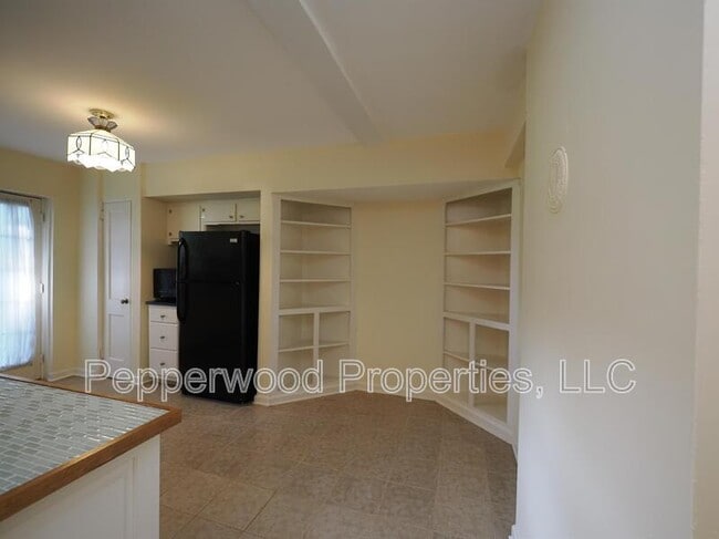 Building Photo - 334 W Hampton Ave