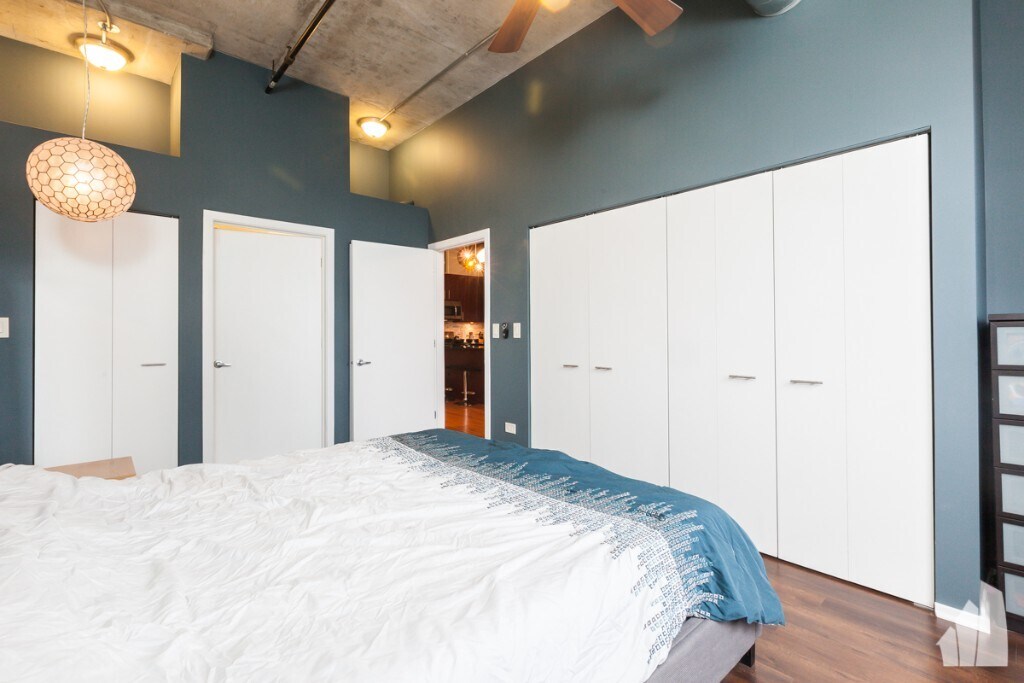 Building Photo - 933 W Van Buren St