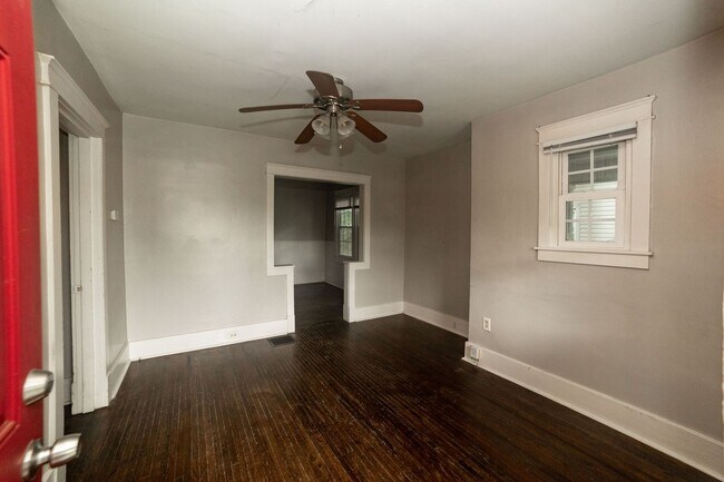 Building Photo - 2413 Emmett Ave