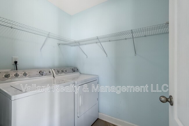 Building Photo - 2110 3rd St