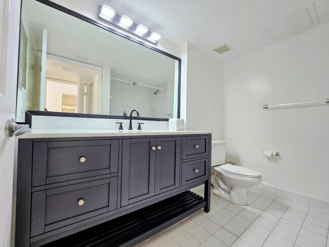 Building Photo - 2600 S University Dr