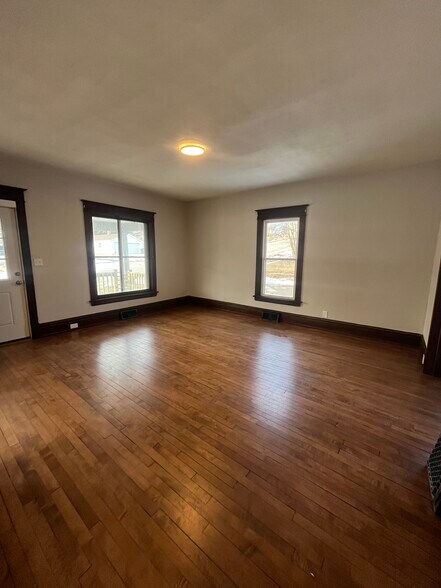 Building Photo - 122 Leffert St