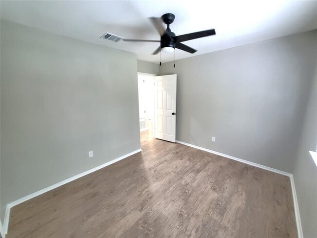 Building Photo - 1903 Golden Pheasant Dr
