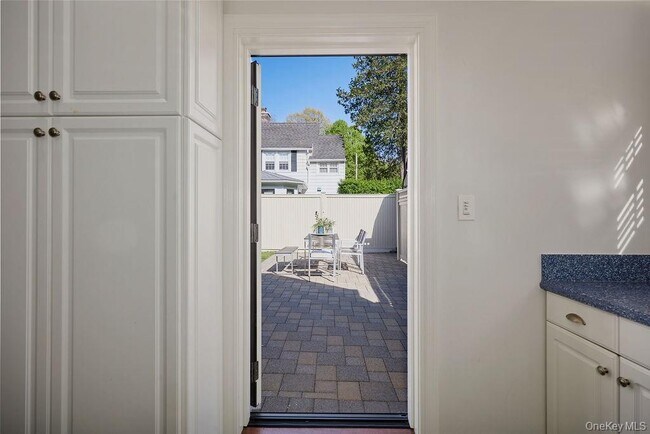 Building Photo - 4 Glenwolde Park