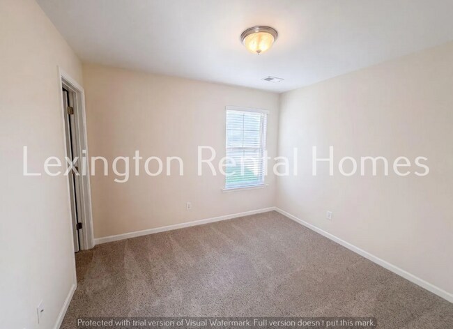 Building Photo - 152 Castlefield Dr