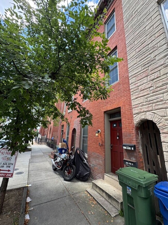 Primary Photo - 930 S Hanover St