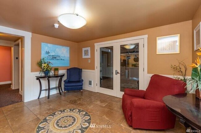 Building Photo - *** RENT SPECIAL 50% off MAY RENT*** Beautiful & Spacious Condo in the Heart of Tacoma