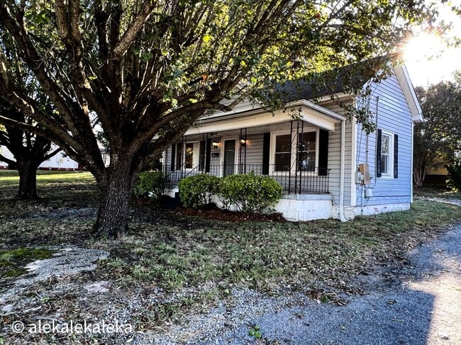 Building Photo - 715 Fisher Ferry St