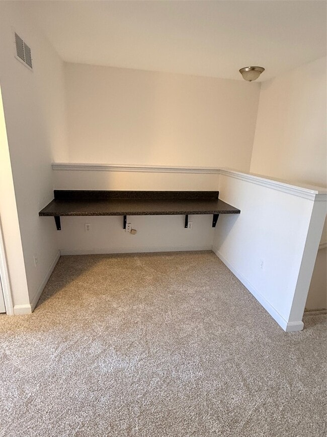 Building Photo - 213 Countryshire Dr